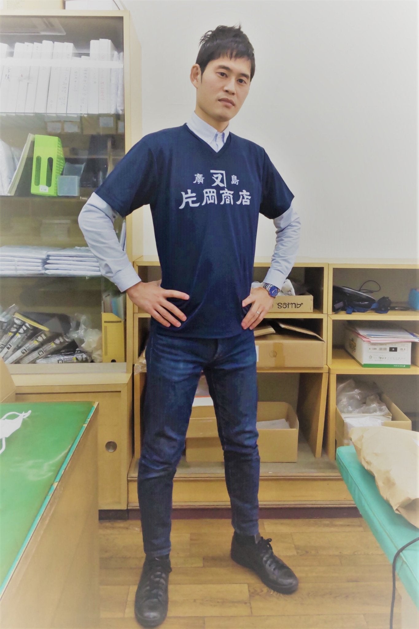 片岡商店Vネックシャツ / 速乾素材 - 株式会社片岡商店