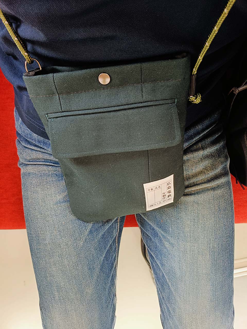 広電の制服サコッシュ