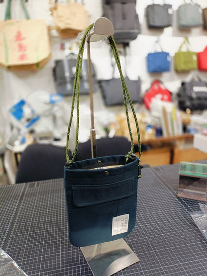 広電の制服サコッシュ