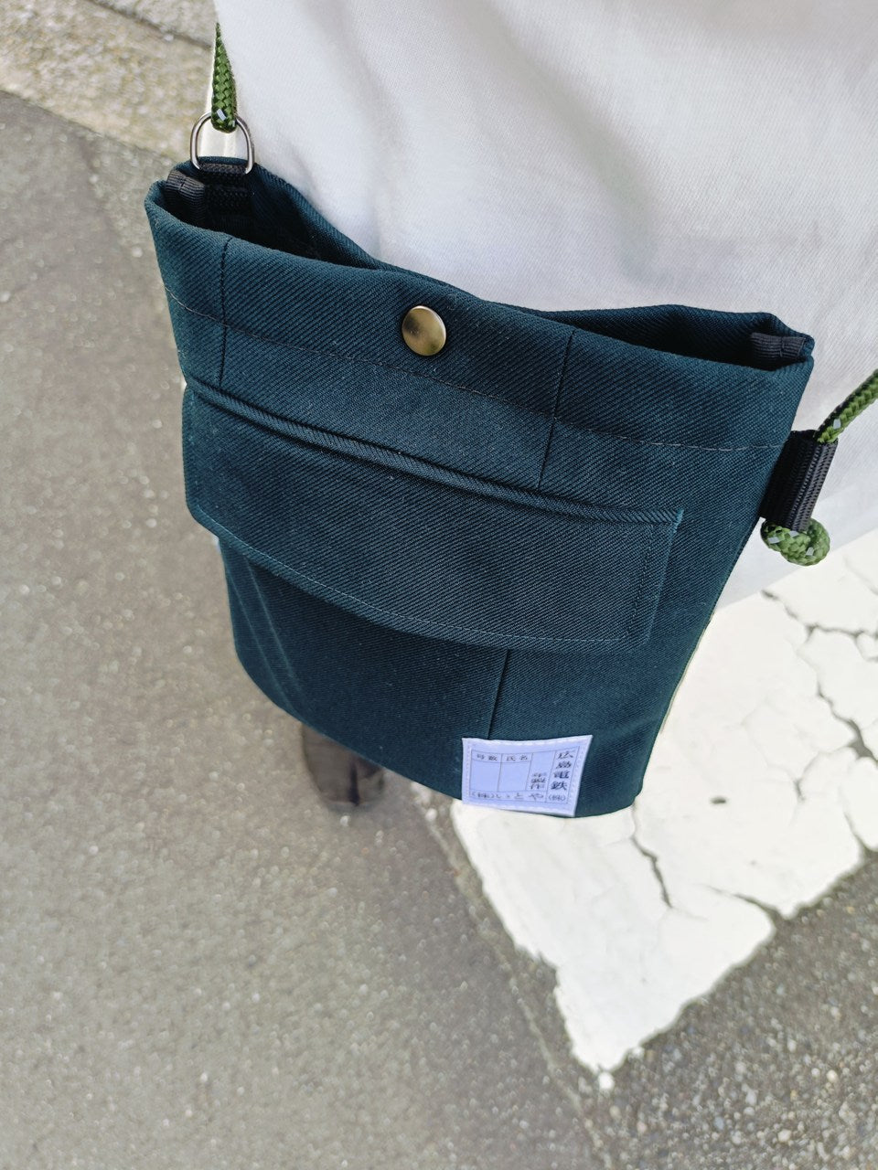 広電の制服サコッシュ